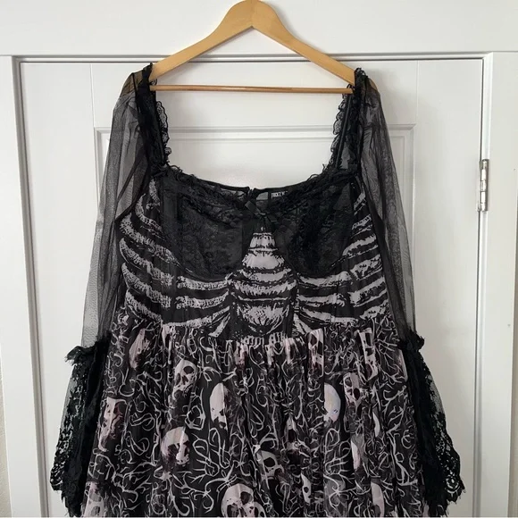 NWT Trickz n Treatz Plus Size 3x Black and White Sheer Maxi Dress With Skeletons - Picture 6 of 9